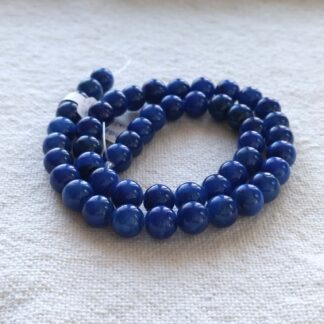 8 mm jade királykék gyöngy szálban