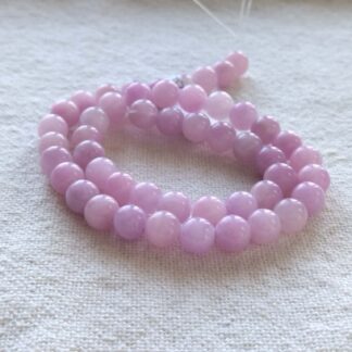 8 mm jade pasztell lila gyöngy szálban