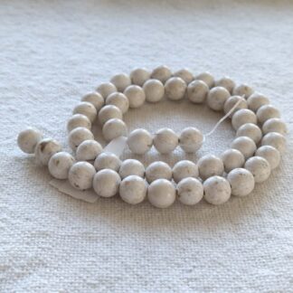 8 mm kövület ásványgyöngy szálban