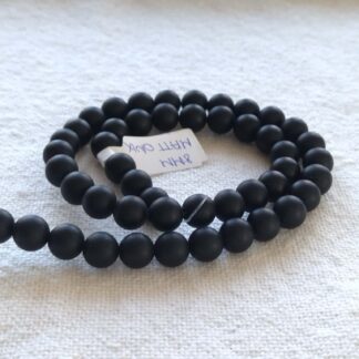 8 mm onix matt ásványgyöngy szálban