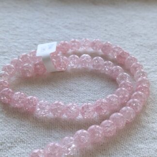 8 mm roppantott rózsaszín üveggyöngy szálban