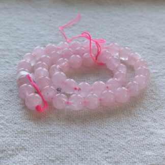 8 mm rózsakvarc ásványgyöngy szálban