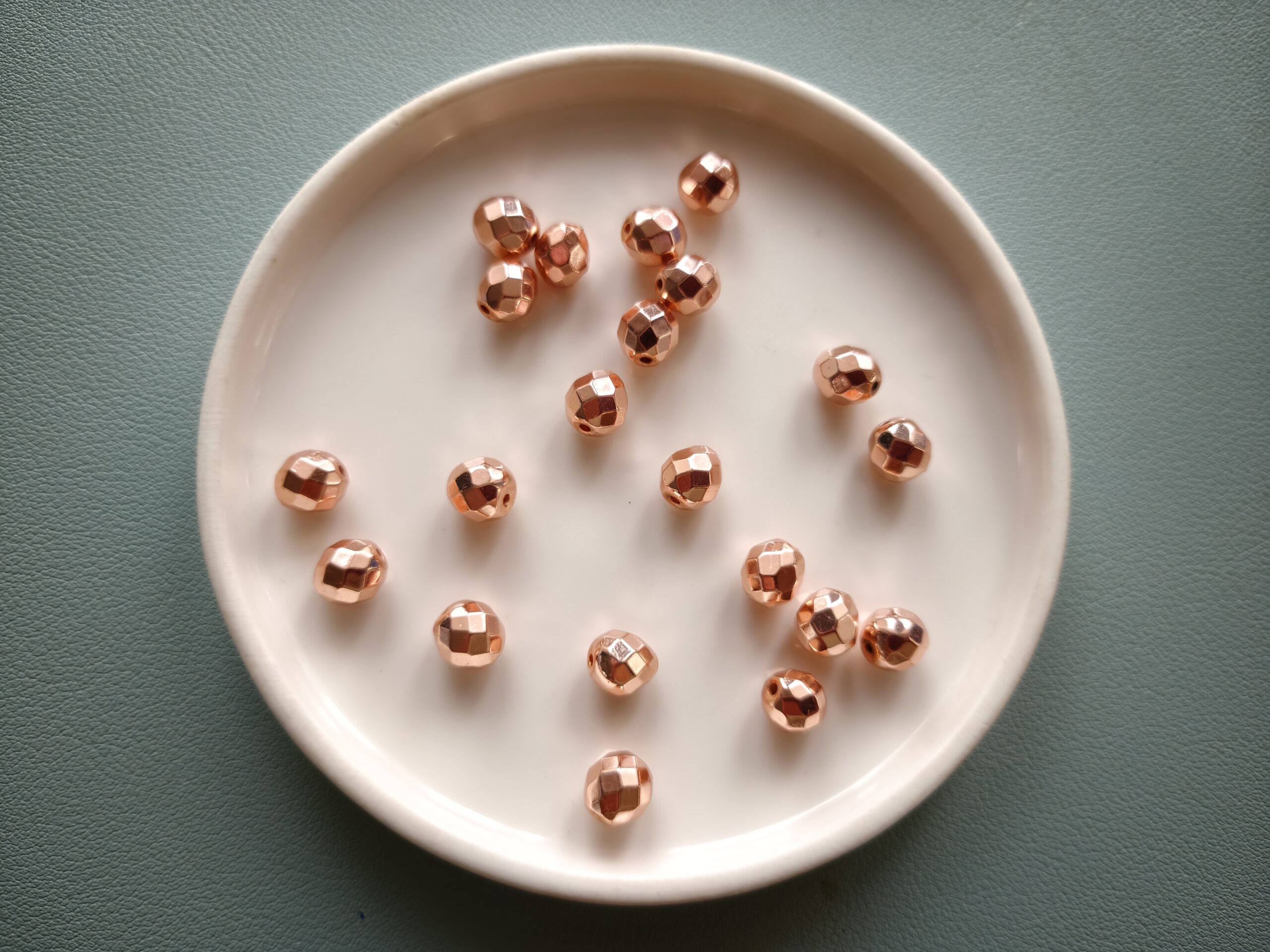 8 mm fazettált rosegold hematit gyöngy