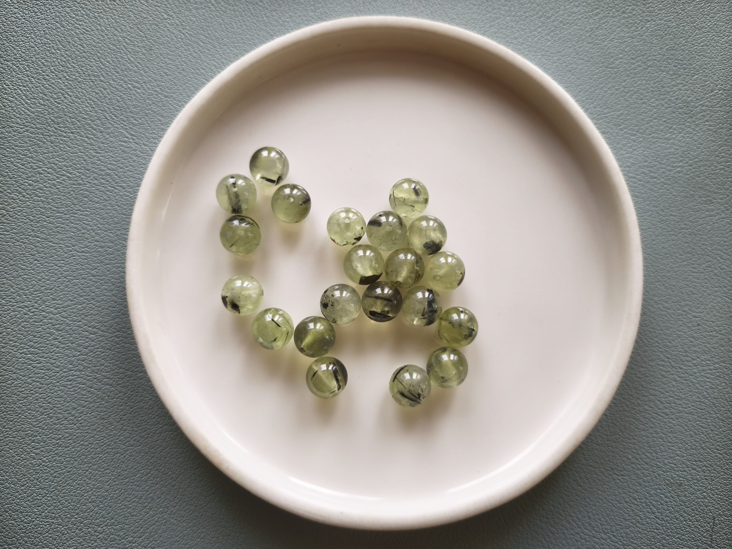8 mm prehnit epidottal ásványgyöngy
