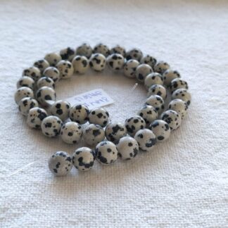 8 mm dalmata jaspis ásványgyöngy szálban