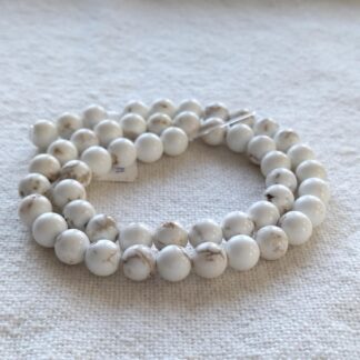 8 mm magnezit ásványgyöngy szálban