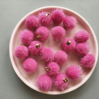 Szőrös  bojt pink arany akasztóval