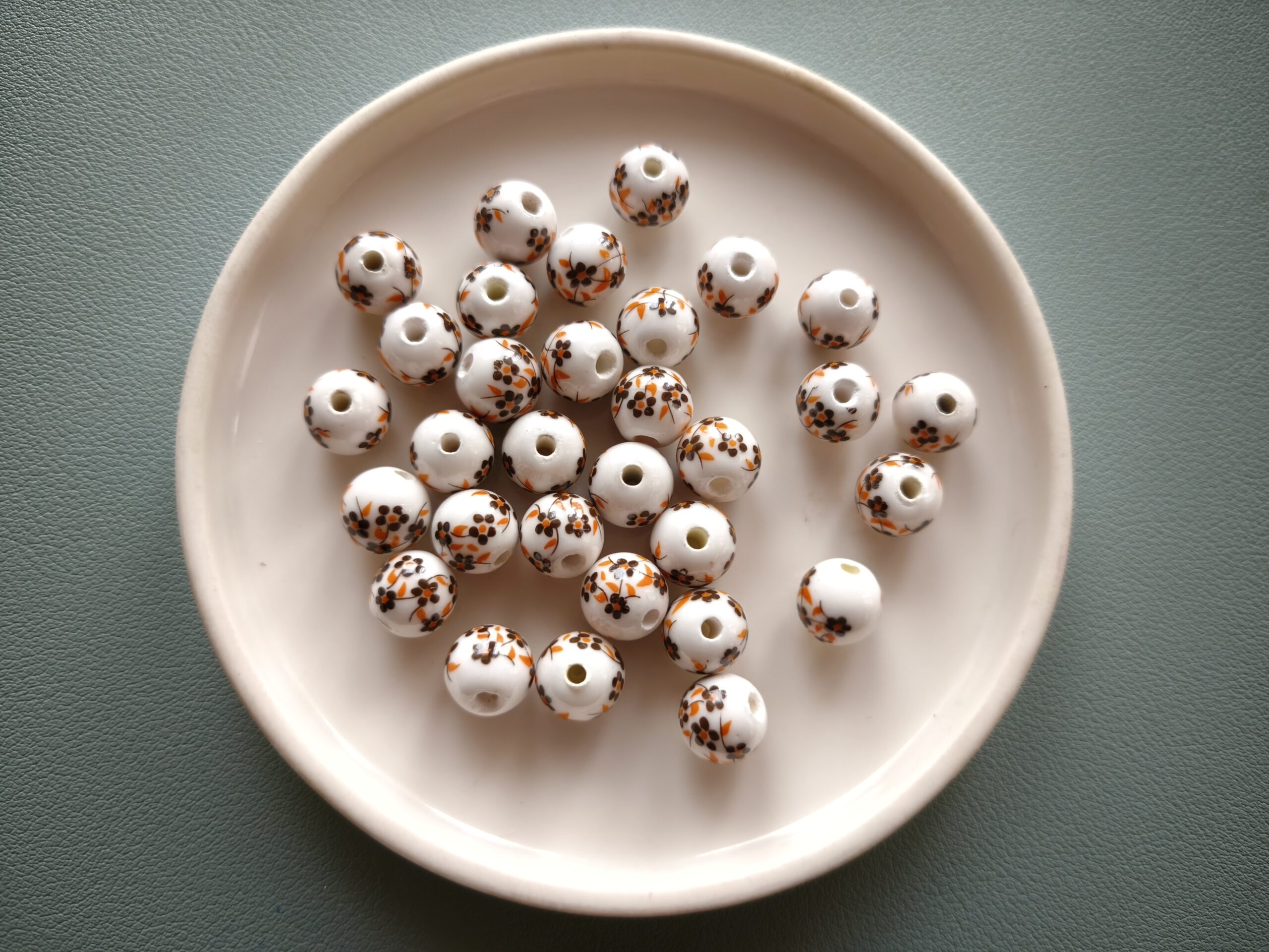 10 mm porcelán gyöngy barna virágos