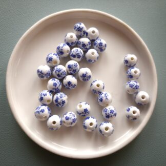 10 mm porcelán gyöngy kék virágos