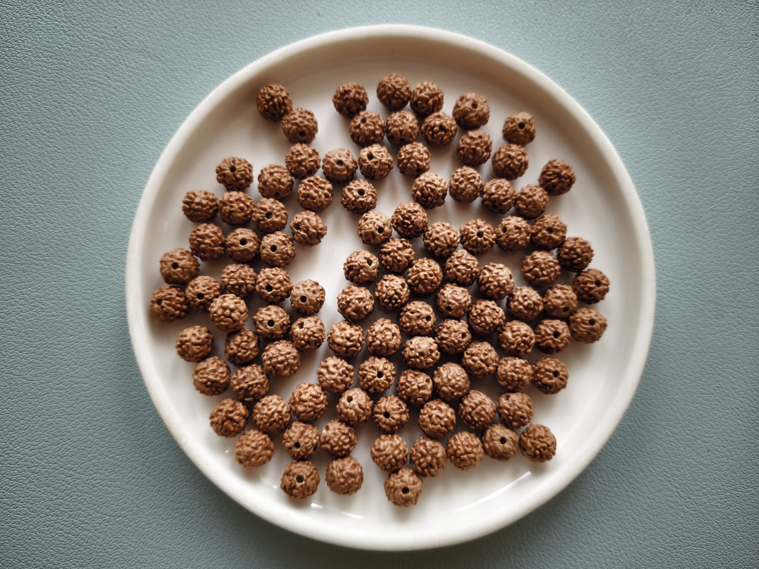 8 mm rudraksha gyöngy