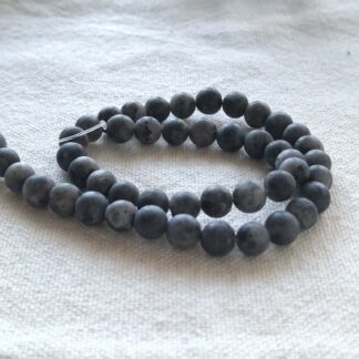 8 mm larvikit matt ásványgyöngy szálban