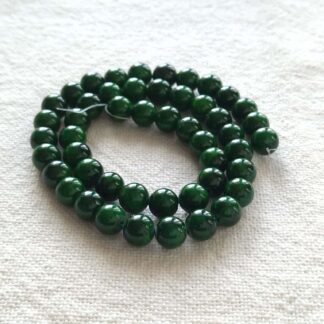 8 mm jade sötétzöld gyöngy szálban