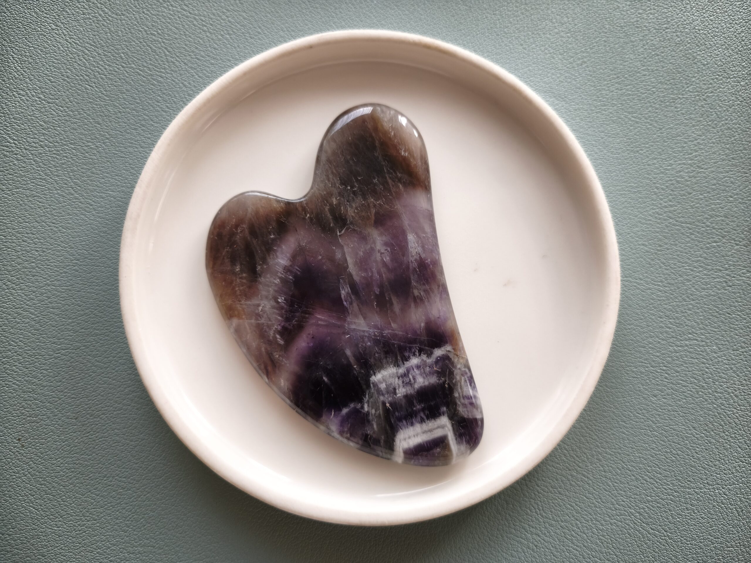 Gua sha arcmasszírozó ametiszt chevron