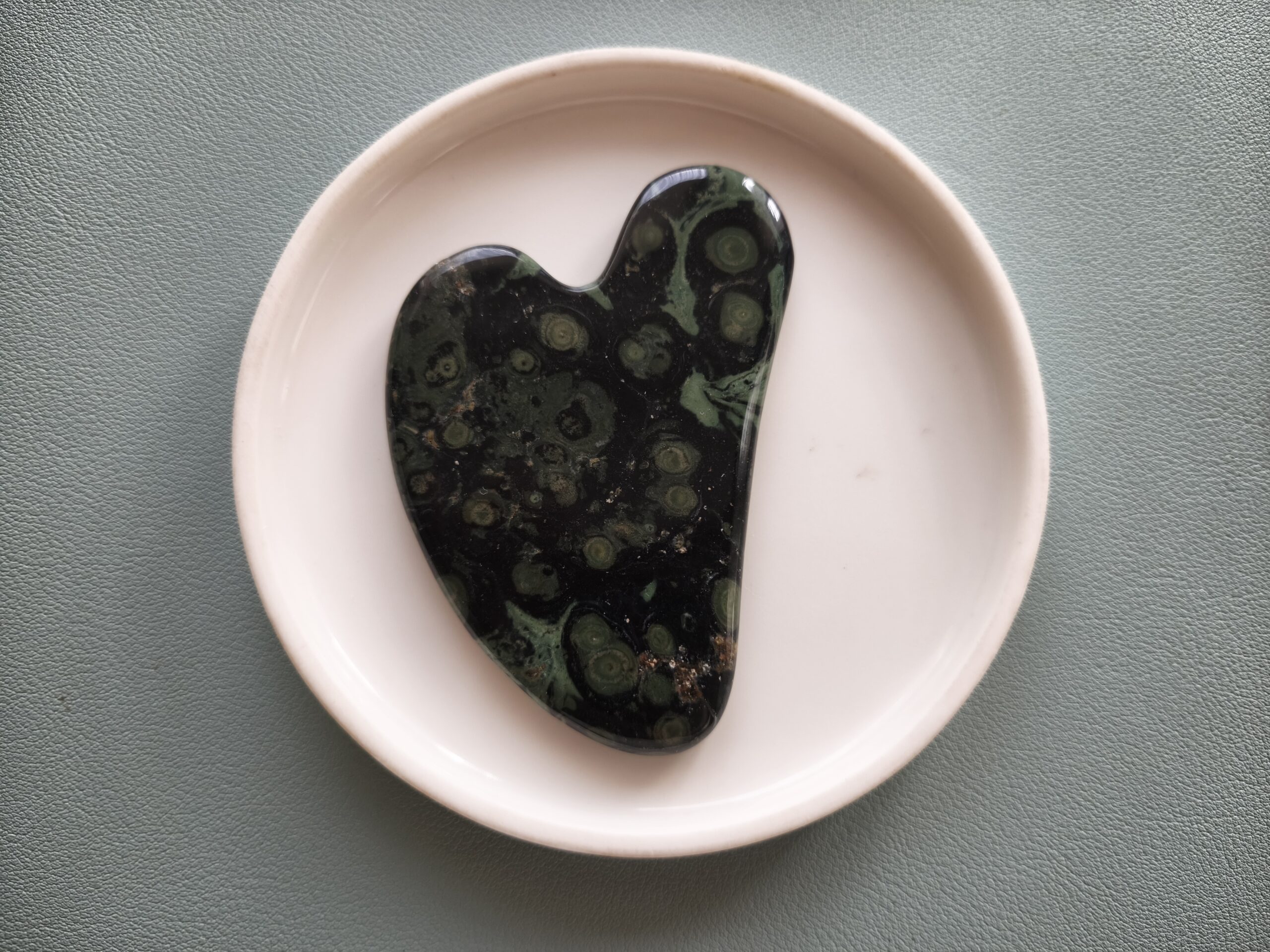 Gua sha arcmasszírozó kambaba jaspis