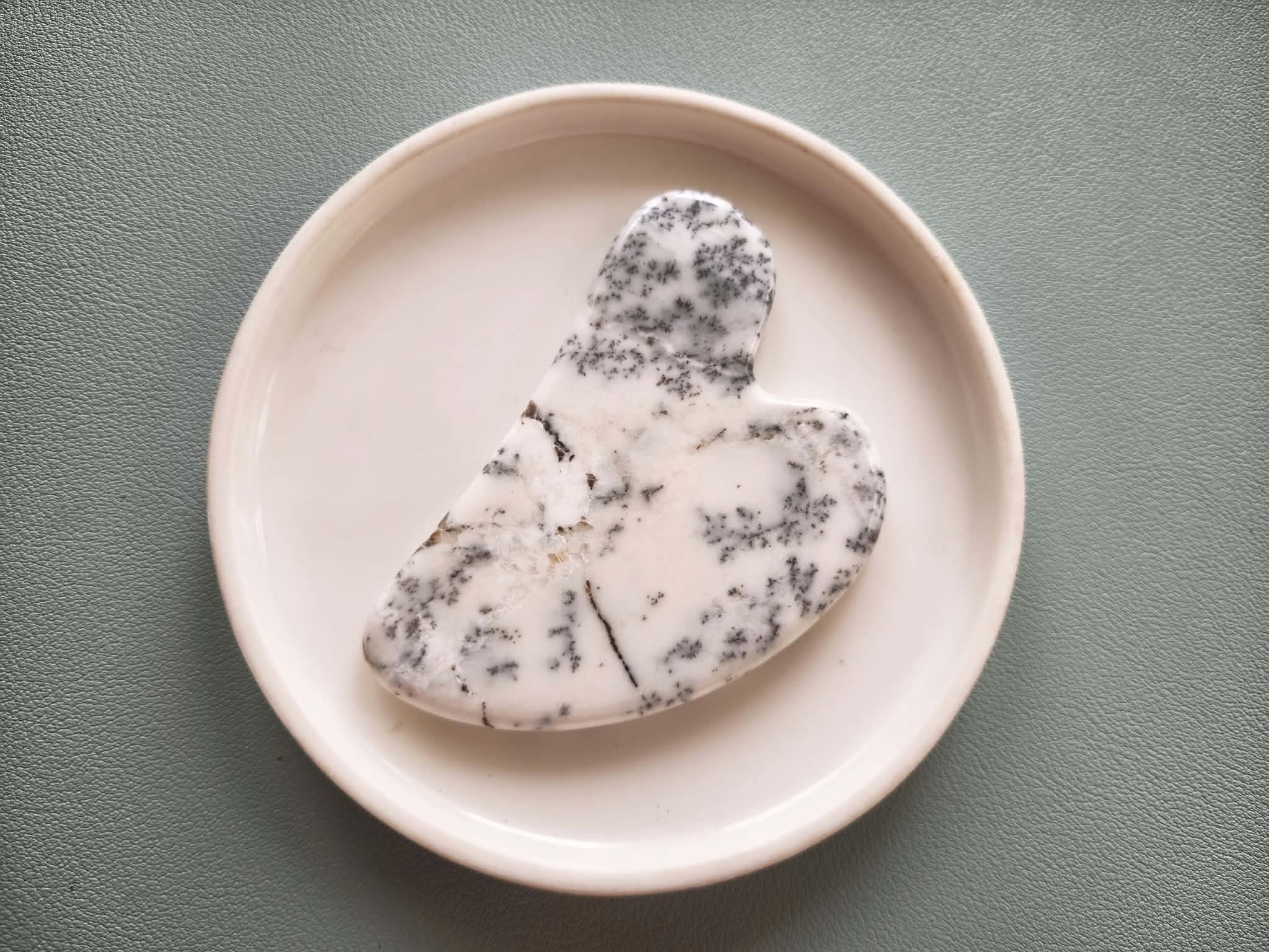 Gua sha arcmasszírozó merlinit